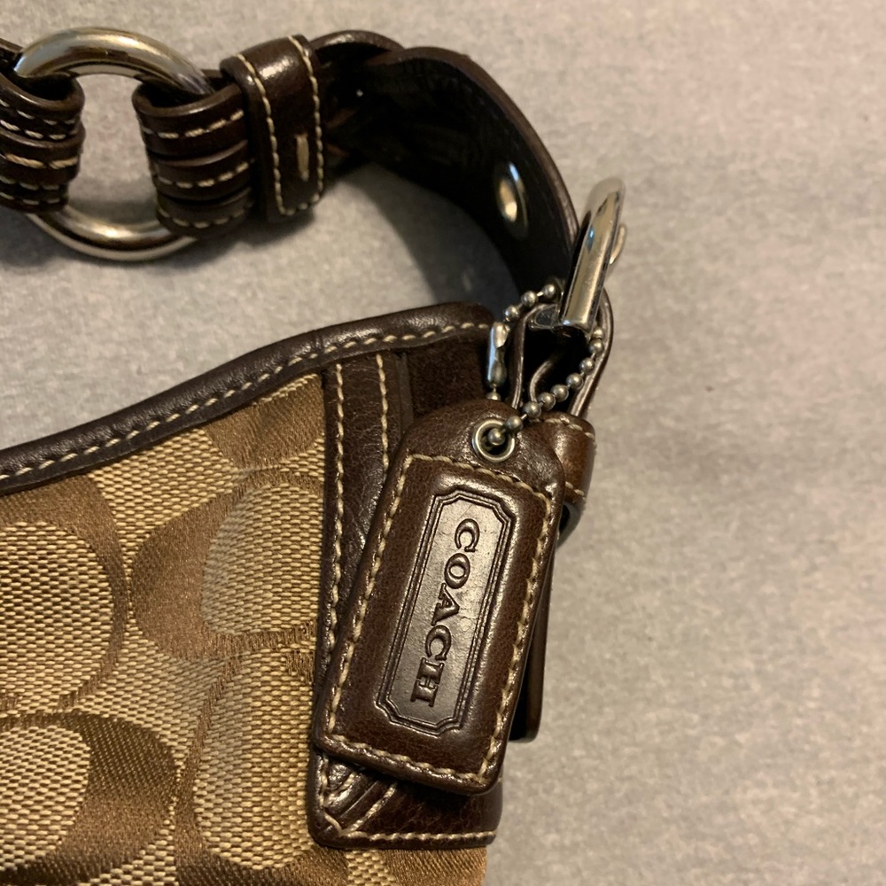 Coach shoulder bag, chocolate brown with Cs - Picture 5 of 5